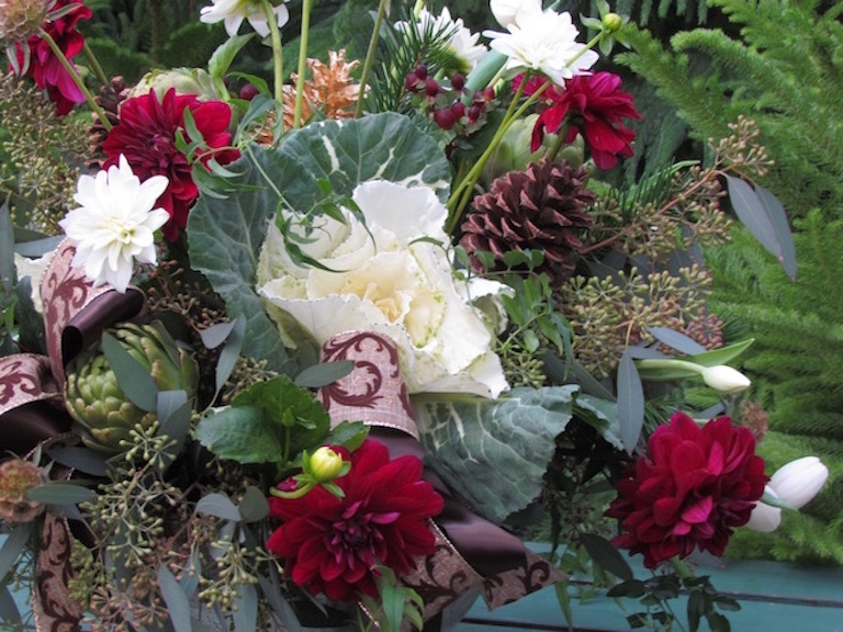 Flowering kale, pinecones and dahlias for Christmas