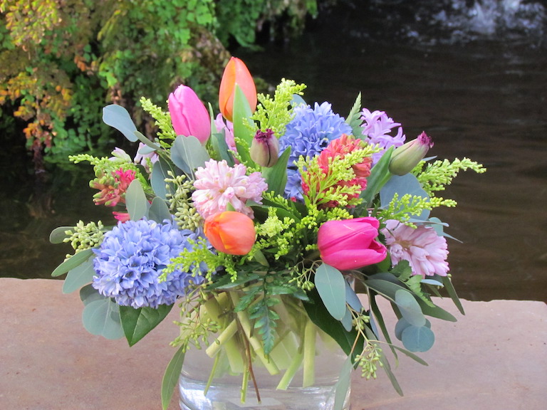 Mixed spring flowers in a clear vase
